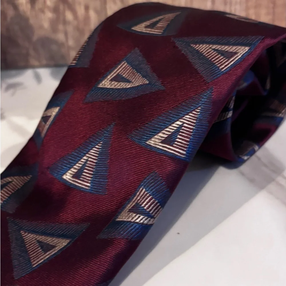 Elegant Burgundy and Navy Triangle Pattern Men's Tie